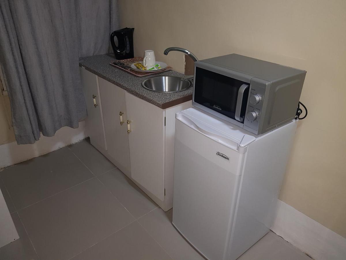 Helpful Lodge ケープタウン エクステリア 写真